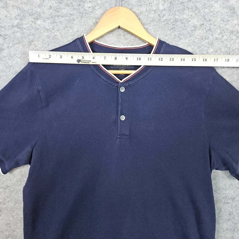 Banana Republic Men's Navy Blue Henley Shirt‎ Size M 100% Cotton Tipped Pique